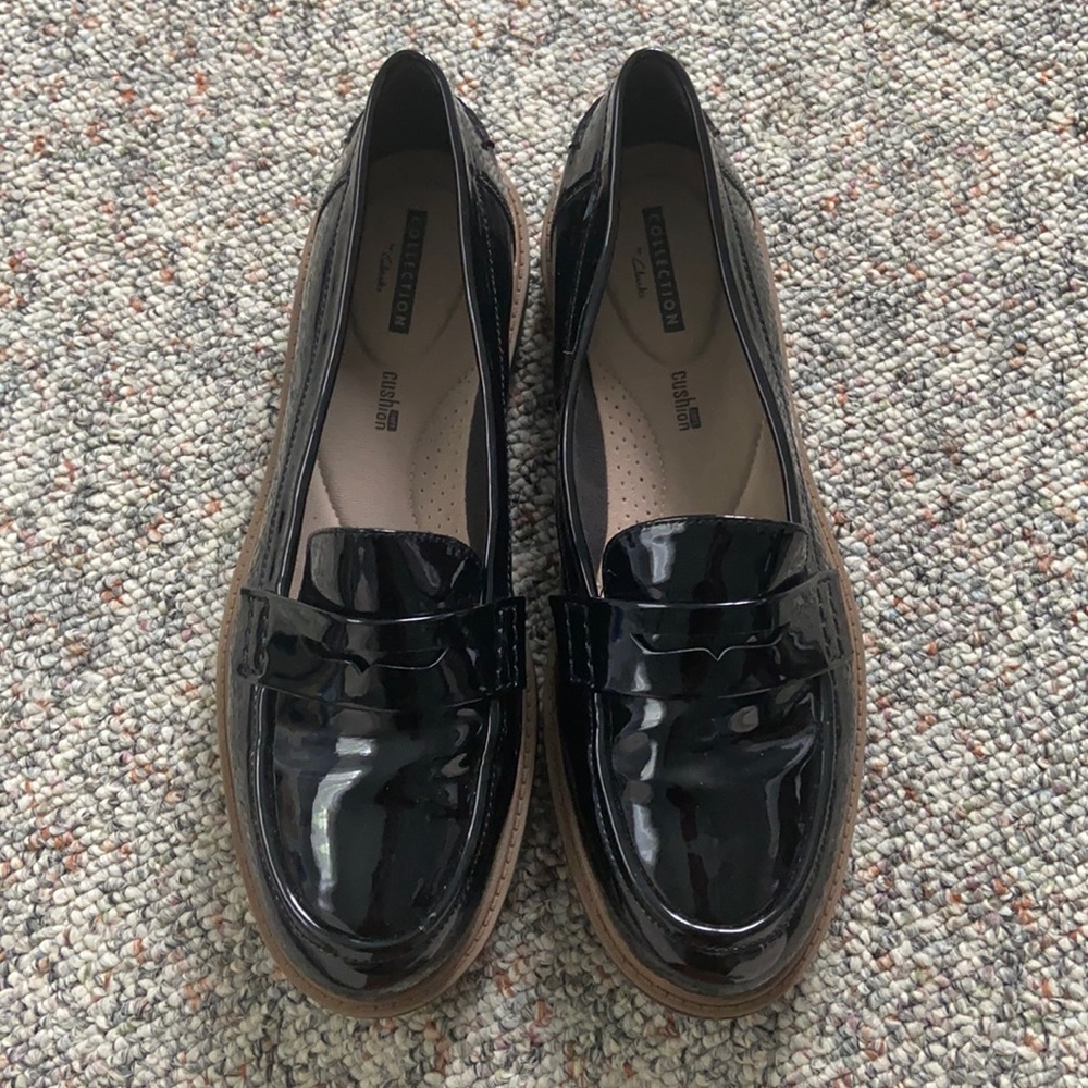clark black patent leather loafers SIZE: 8 1/2
